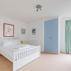 Spacious 2BD Flat 20 Mins to City of London
