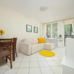 Old Town Apartment next to Metro by Noclegi Renters