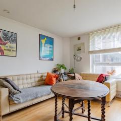 Characterful 1 Bedroom Flat Close to DLR