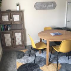 Peel House Apartments - Great for Professionals & Weekends Away