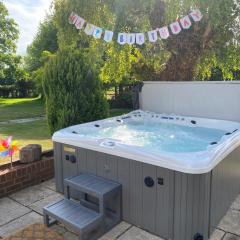 New Forest Country Home with Hot Tub and Open Fire