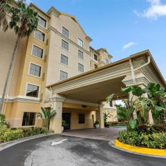 Hotel Room Next to Universal At Stay Sky Suites