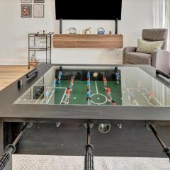 Sunset on the Bay Designer Condo with Private Balcony and Hotel Heated Pool