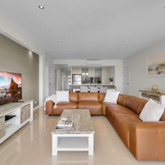 Our Beach House at Husky - Stay for 3 Pay for 2! Relax in Style