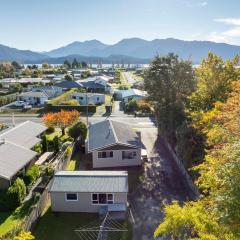 Relaxing Kiwi Bach - Te Anau Holiday Home