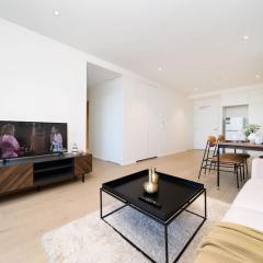 2B2B1S Apt wFree Parking Docklands 883-4