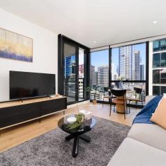 1B1B Sophisticated Apt Southern Cross AP-17 Pool Gym Balcony