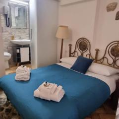 Domus next Campo de'Fiori with thermal shower