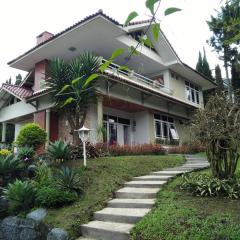 Villa Bougenvile Lembang Asri