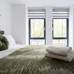 Stylish Modern Apartment by Aldgate East Station 2