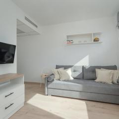 Air-conditioned Modern Studio with Parking in the Centre of Wroclaw by Noclegi Renters
