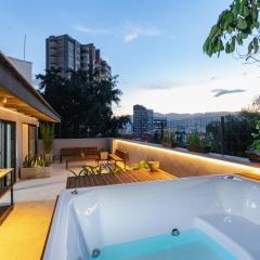 B3 4BR Poblado Penthouse wit AC and Jacuzzi
