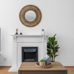 Stylish 3 Bedroom House Free Parking
