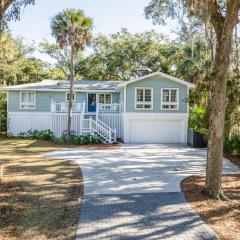 Beautifully Updated, Dog Friendly 4-Bed, 4-Bath Home near Beach