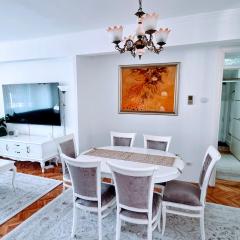 Turquoise Sunny Apartment