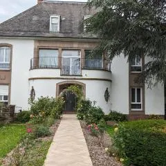 VILLA 50 personnes avec piscine et terrain de tennis et Basket