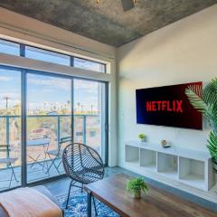 2BR , Roosevelt Row , Sleeps 8 , Pool,Gym,Parking