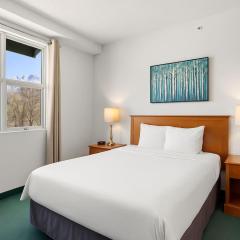 Cozy Hideaway with MTN Views Near DT Canmore and Banff