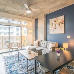 Vibrant 2BD - CDT - Gym, Pool, Parking - Sleep 8