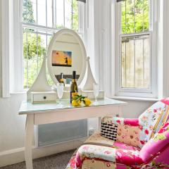 KGV Stays - Sant Bank City Apartment, 1 bed, modern, central, near beach