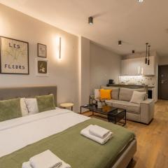 The Urban Chic Nest- Aristotelous Square