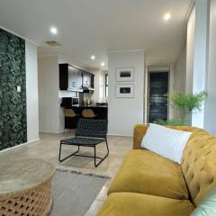 Accommodation Front - Vibrant 4 sleeper with Open Harbour Views