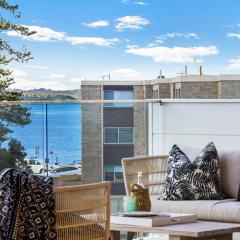 DeJa Blue by Coast Hosting