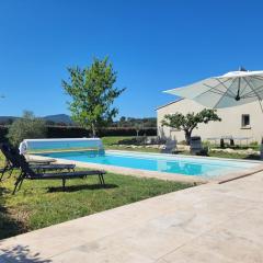 Villa avec piscine et vue