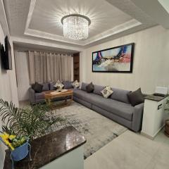 Chic 2BR Apt - Walk to Beach