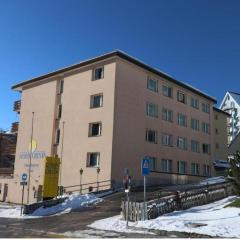 Cresta Apartments - Three Bedroom Apartments