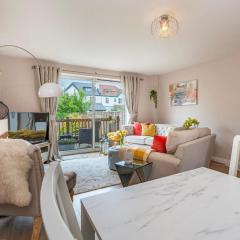 Cheltenham 'Hidden Gem' with Parking, Walk to Town