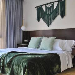 Upscale Condo Desirable Location