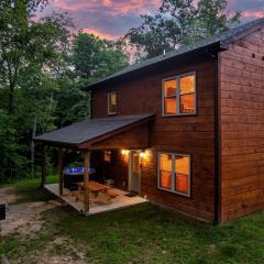Serene Cabin with Hot-tub and Fire Pit in Pigeon Forge, Tennessee