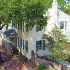 LuxVilla 3 BR-3 BA Villa near River Street