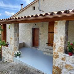 Maison en pierres rénovée MONS 83