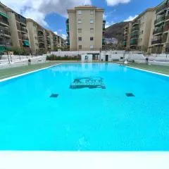 SUN APARTMENT - 3 bedrooms, priv parking, pool, AC, tv channels, fibre net