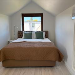 Scandi Style Studio with Private Bathroom , Walk to Everything No 32