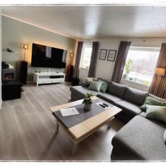 Northern Lights Apt Midtgaard, Kvaløya Tromsø Modern 2BR, Free Parking