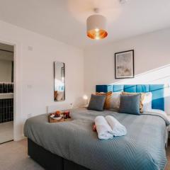 Charming Family & Friendly 2-Bed Apartment, Sleeps 6, Parking, Free Wi-Fi