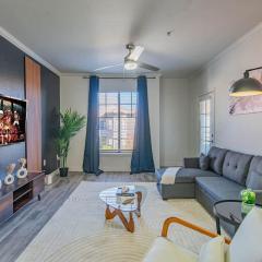 Elegant 1BD King Bed, Pool, Hot Tub, Gym, Parking