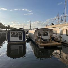 Unique houseboat experience in central Gothenburg