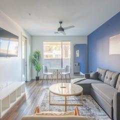 Stylish 1BD - Pool, Gym, Parking, W-D - Sleeps 4