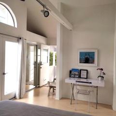 Venice Canals & Beach Guest House