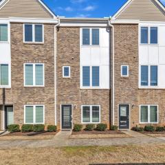 Luxurious King 3BR Townhouse Mins to Downtown!