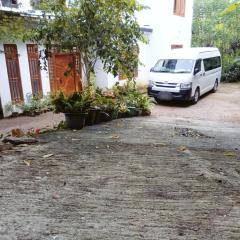 Uduwara Holiday Home