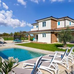 4 Bedroom Stunning Home In Nedescina