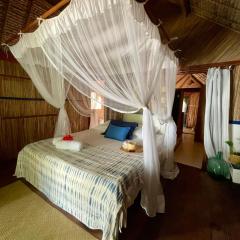 Bungalow à louer AVEC CUISINE ÉQUIPÉE sur plage privée , RAVENALA