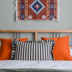 Arbat, Golden Square, center