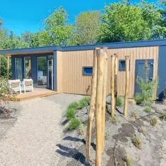 Beachvibe huisje met zandtuin vlakbij zee VP091