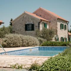 Bliss Stone House in Hvar with private padel court